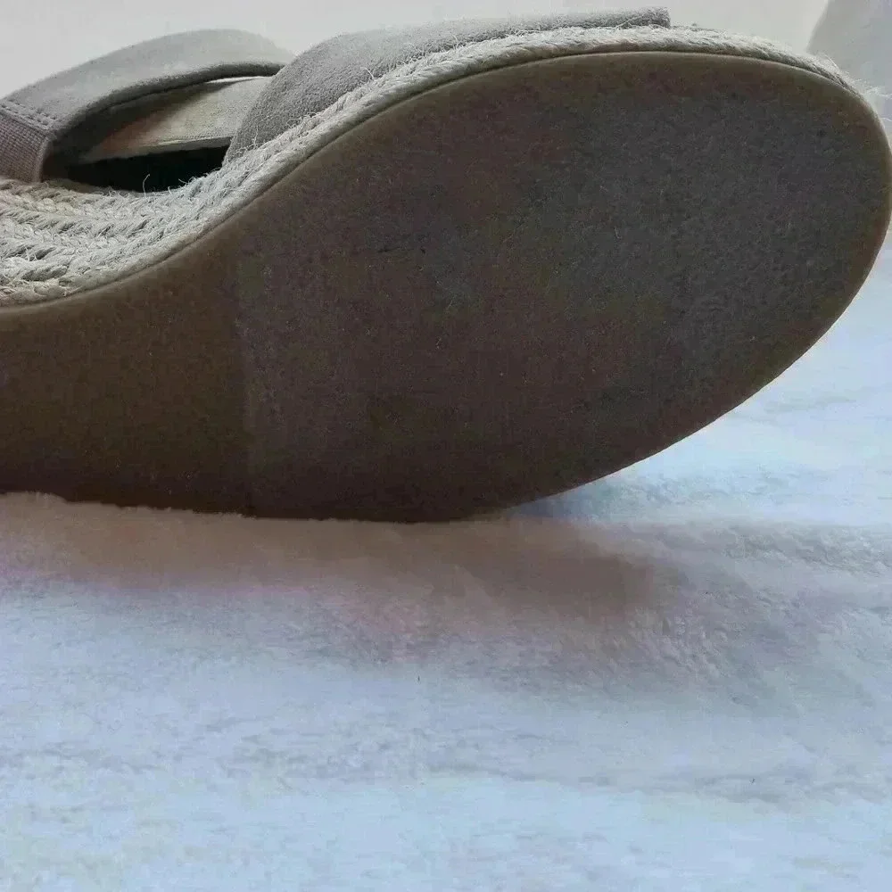 Susina wedge sandals size 8.5